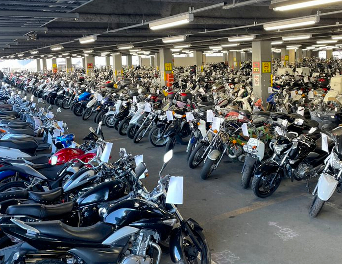 Latest auction system／Participate in auctions with easy operations／Vast all-weather preview area for bikes on display